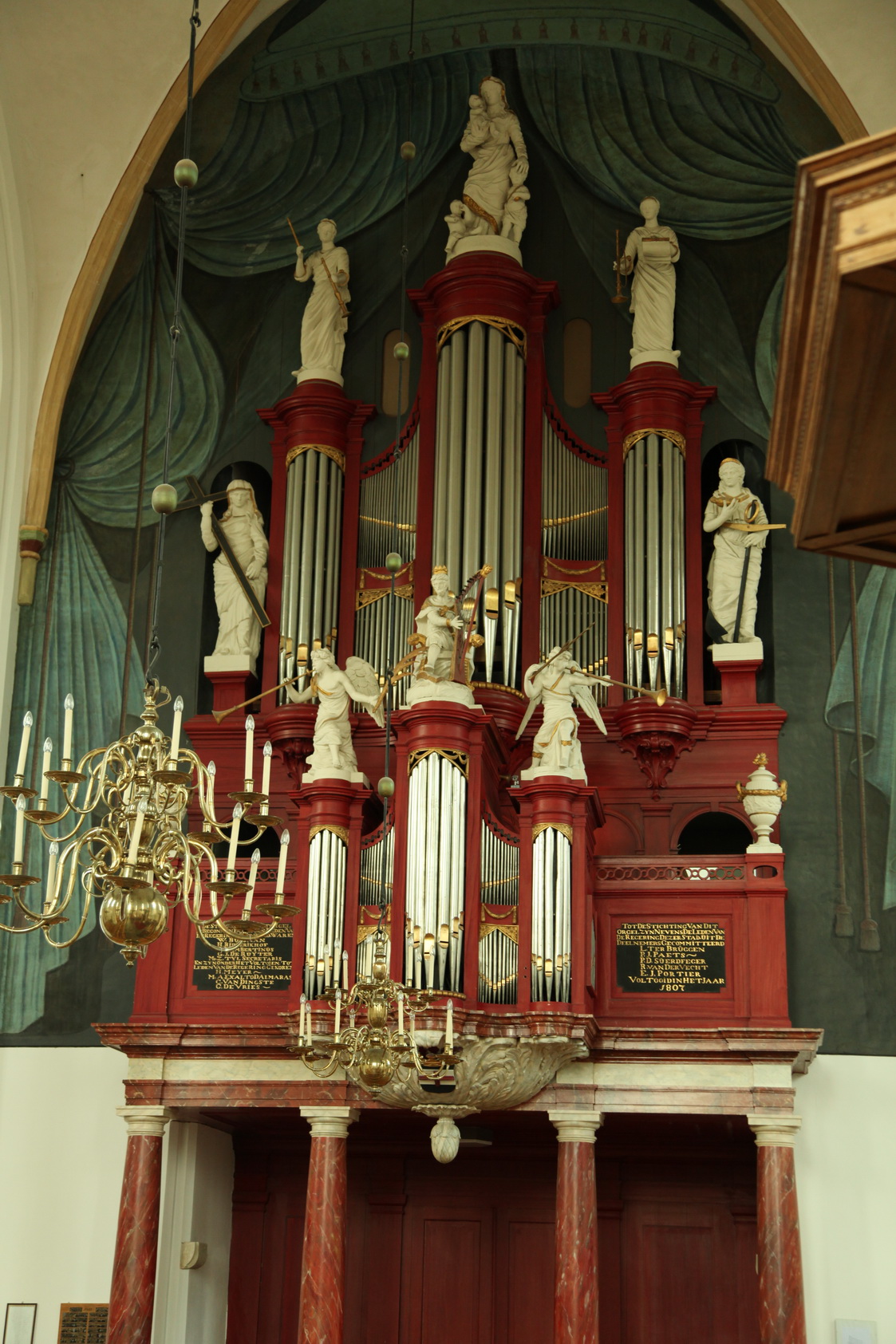 Het Rudolph Knol-orgel uit 1806 in de grote of Sint Stephanus kerk in Hasselt